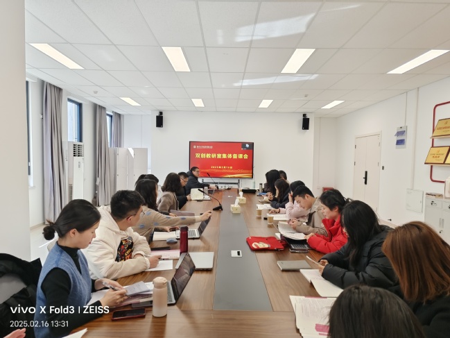 创新创业教育教研室集体备课研讨会现场.jpg